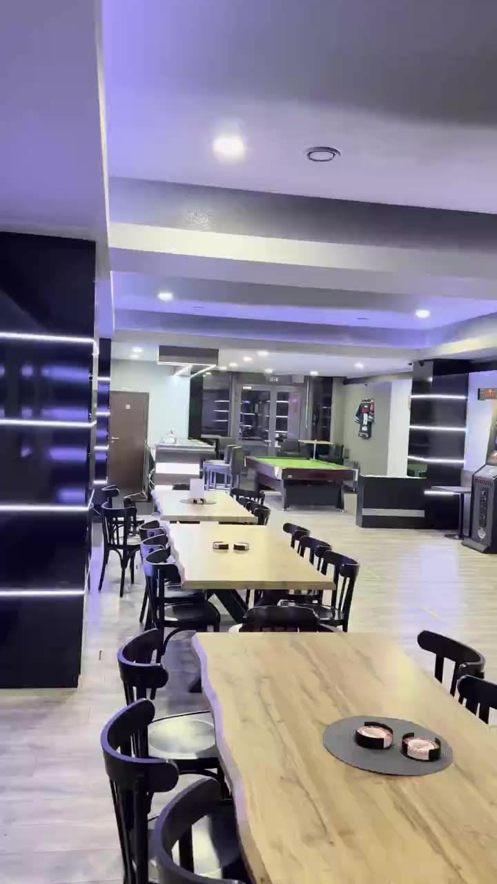 Interiér soukromého prostoru s LED osvětlením